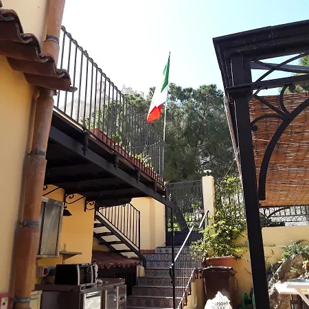 Alojamento de Acomodação e Pequeno-almoço Al Castello